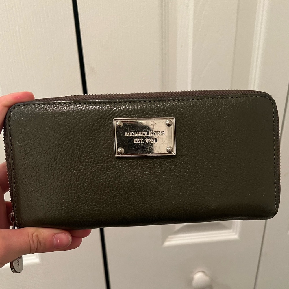 Michael Kors Zippy long Wallet - dark green with silver hardware